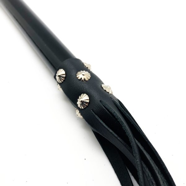 Martinet long Lanières en cuir et Manche en bois 80cm Noir – Image 4
