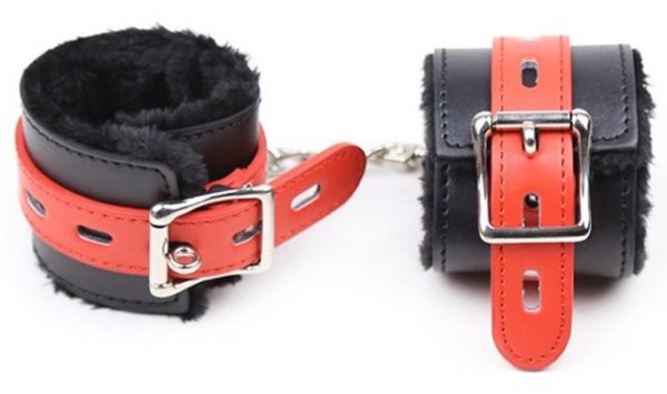 Menottes avec Fourrure Noires-Rouges – Image 4